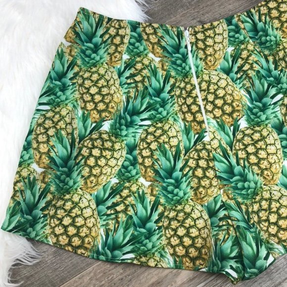 Show Me Your Mumu Pineapple Print Shorts FINAL ✂️ - Picture 5 of 8